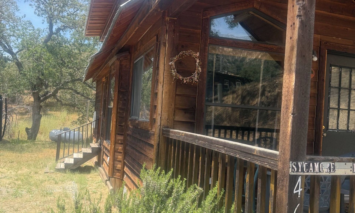 Kaweah Cabin | Hikers Paradise inside the Gate of Sequai Natl Park with Wi-Fi