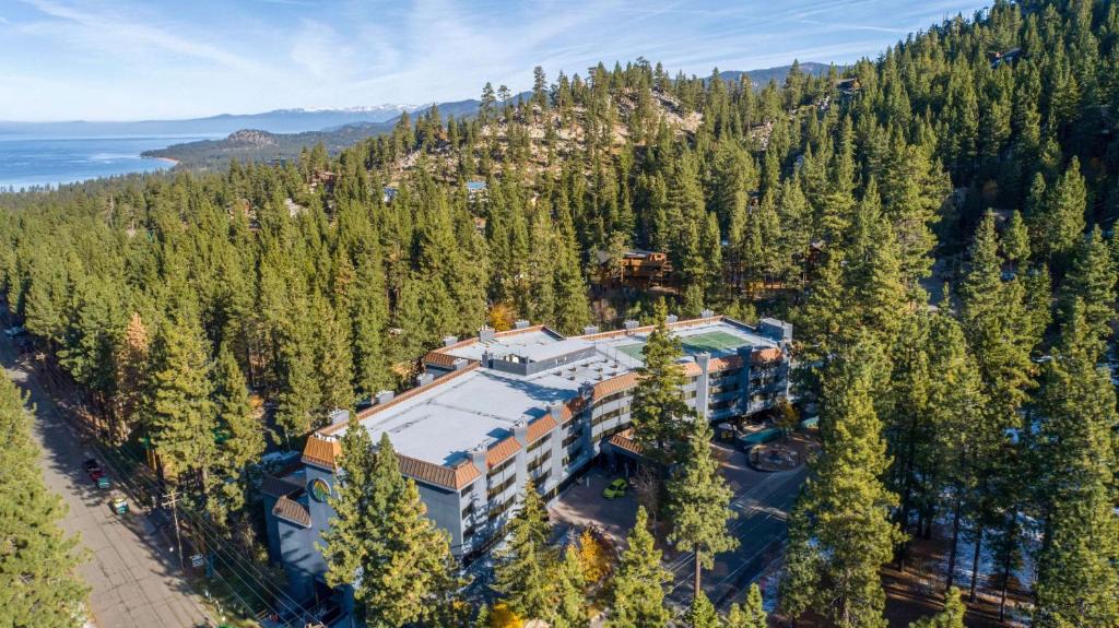 South Lake Tahoe Hotel | Hilton Vacation Club Tahoe Seasons Lake Tahoe