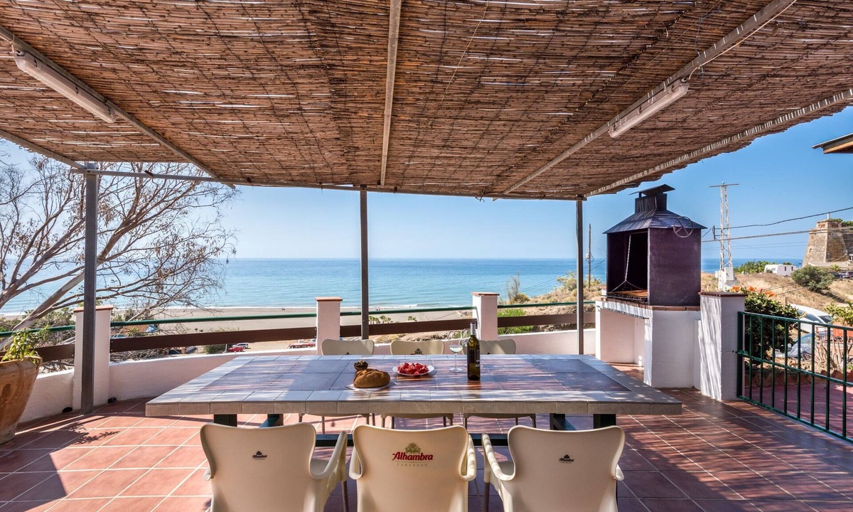 Benajarafe House | Holiday Home 'Casa Del Pipa Con Vistas Al Mar' with Sea View, Wi-Fi and Air Conditioning