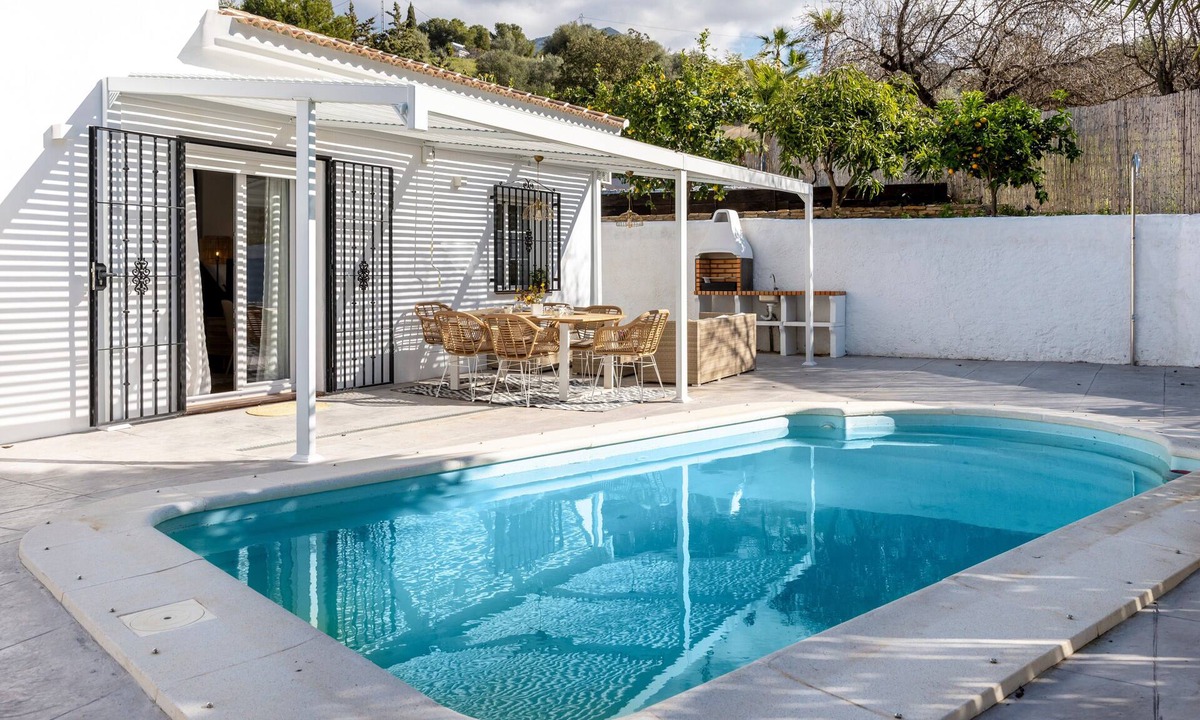 Alcaucin House | Holiday Home 'Ìtaca' with Lake View, Wi-Fi and Air Conditioning