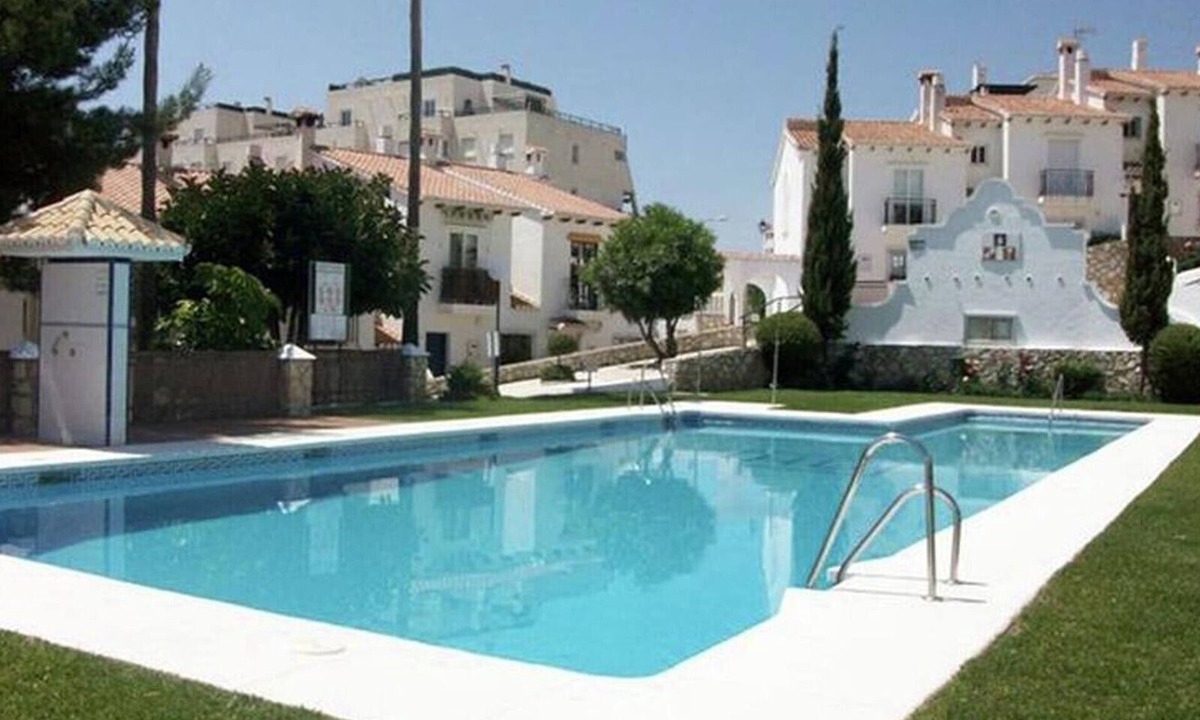 Benalmadena Costa House | Holiday Home 'Lovely Chalet with Amazing Location', Shared Pool & Wi-Fi