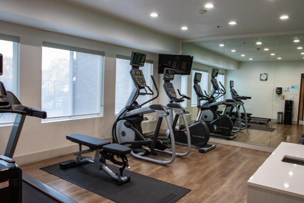East Roseville Parkway Hotel | Holiday Inn Express Hotel & Suites Roseville - Galleria Area by IHG