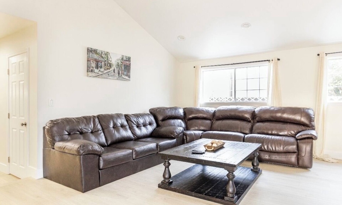 Buena Park House | Home Away From Home Near Disneyland, Knott’s Berry Farm, Beaches, & Los Angeles.