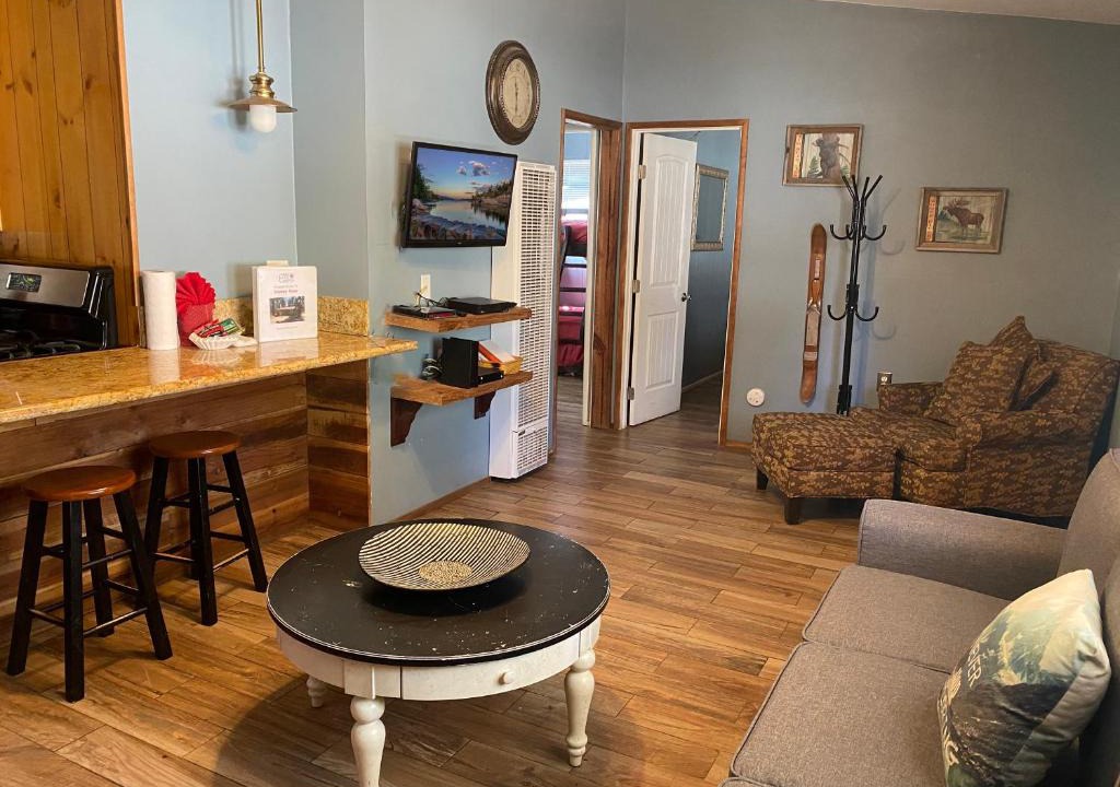 Big Bear Lake House | Honey Bear - Close to lake and village