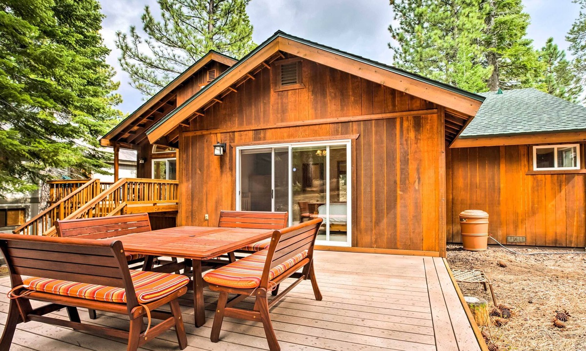 Truckee Cabin | Hot Tub Access, Near Skiing: Tahoe Donner Cabin