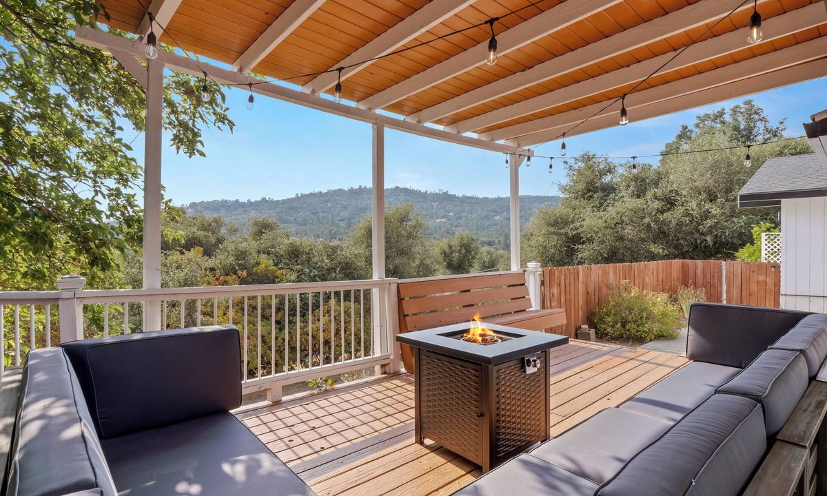 Yosemite Forks House | Hot Tub - Game Room - Fire Pit - 20 min 2 Yosemite EV Charger Level 2
