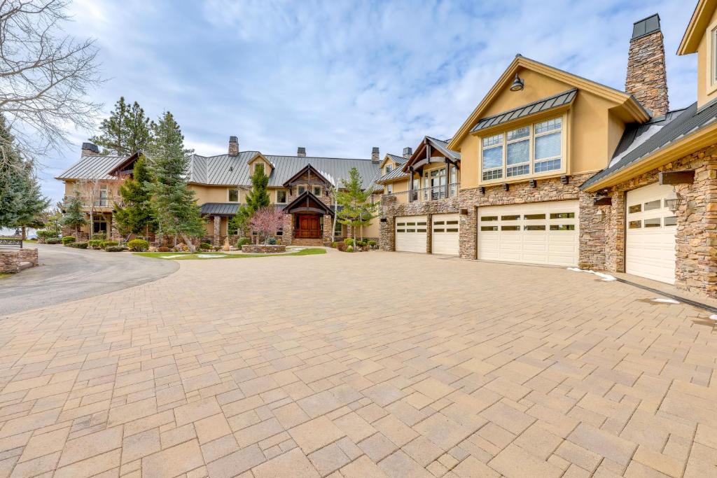 Yucaipa House | Hot Tub + Views: Luxe Mountain Escape in Yucaipa