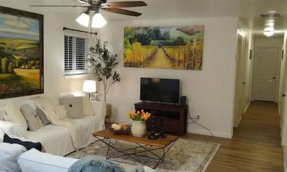 Santa Rosa House | House with a King Size Bed, in Desirable Rincon Valley, close to St Helena