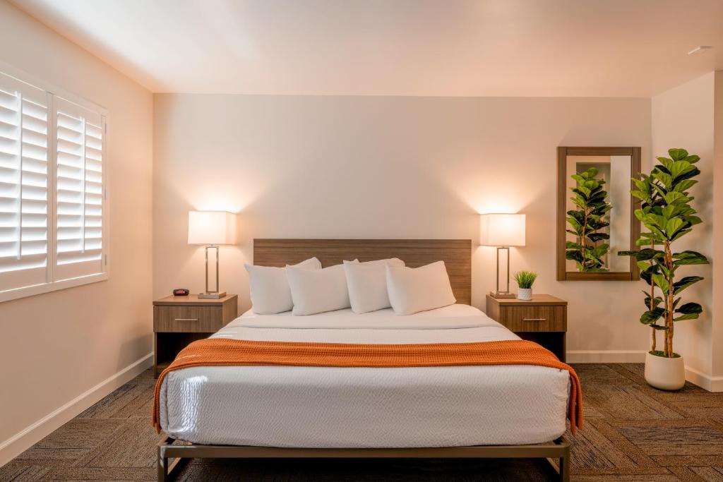 Moss Landing Hotel | Inn At Moss Landing Point