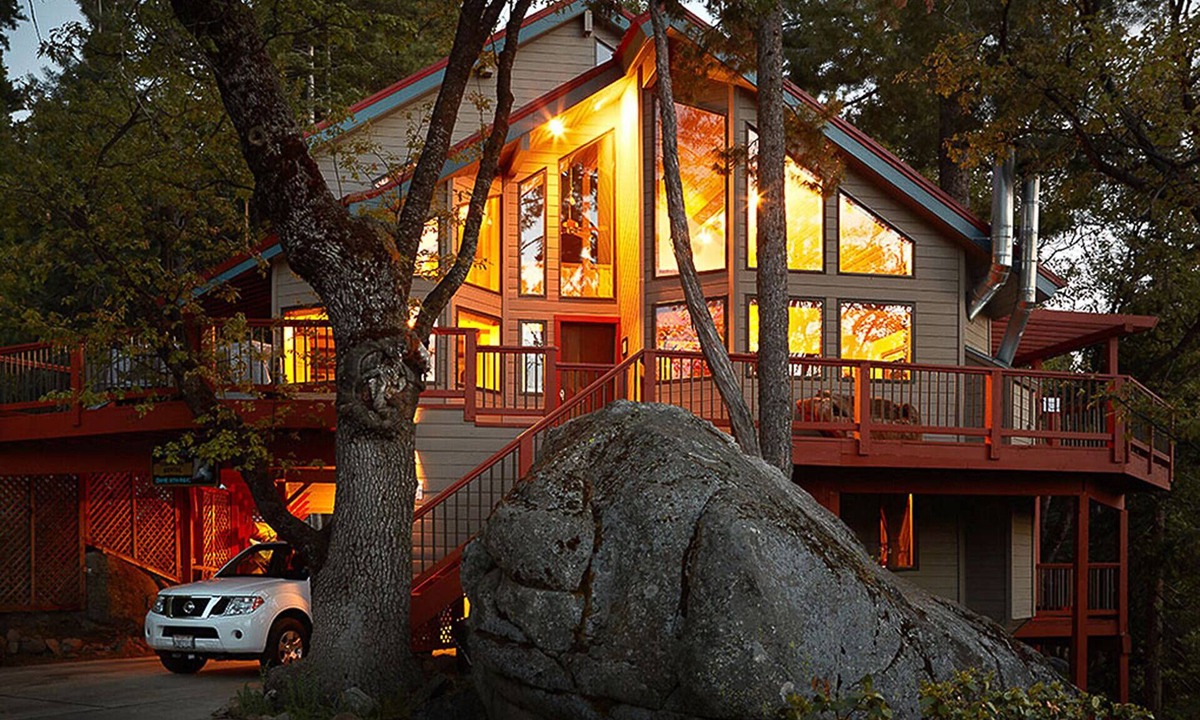 Yosemite West Apartment | Inside Yosemite Gates! Aspen Room, Minutes From Valley. Rents Jan-April only.
