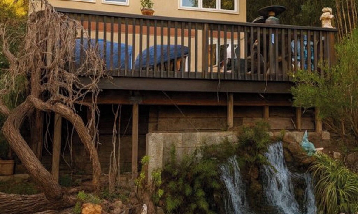 Hillcrest House | Jungle Vibe Estate: 4500' of decks, Aviary, Waterfalls, Koi Fish