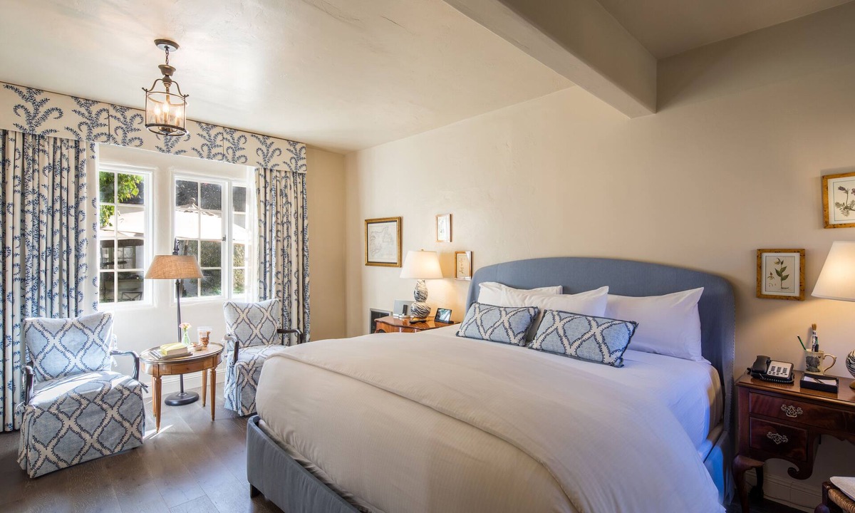 Golden Rectangle Hotel | L Auberge Carmel