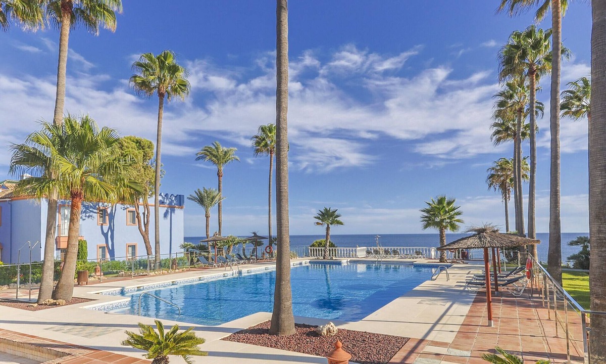 Bahia de Casares Apartment | La Perla - luxury duplex apartment near the sea