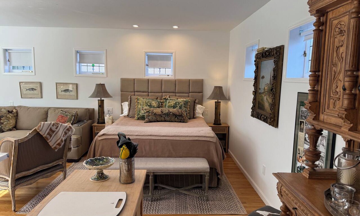 Village of La Jolla Apartment | Large Studio in heart of La jolla w/AC and huge yard. Waling distance to all