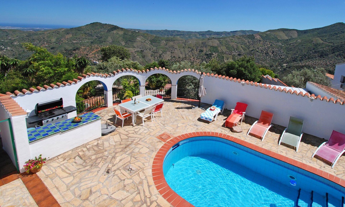 Comares Villa | Las Brisas-Your Private Slice of Andalusian Paradise. pool-airco-privacy-views