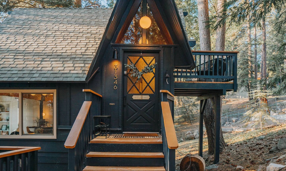 Running Springs Bed & Breakfast | Lightfoot Cabin
