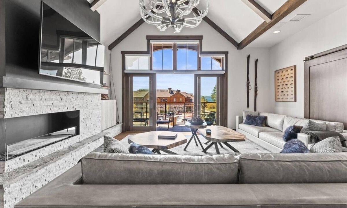 Stateline Condo | Loft w/spectacular lakeviews 4,217 sqft. 5 bed, 6 bath