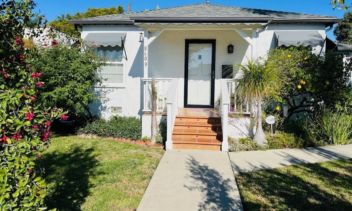 Pico - Robertson House | Los Angeles 1 bedroom/1 bath bungalow house
