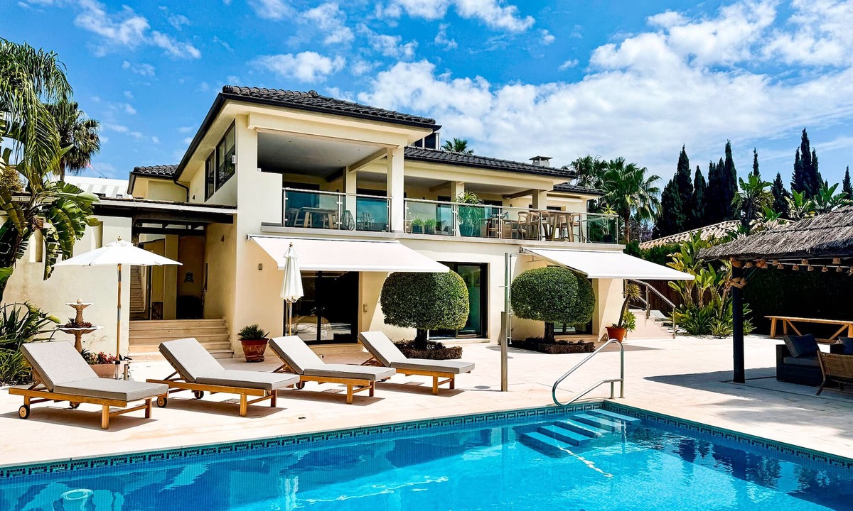 Nueva Andalucia Villa | Lovely villa with pool - Frontline Los Naranjos Golf close to Puerto Banus.