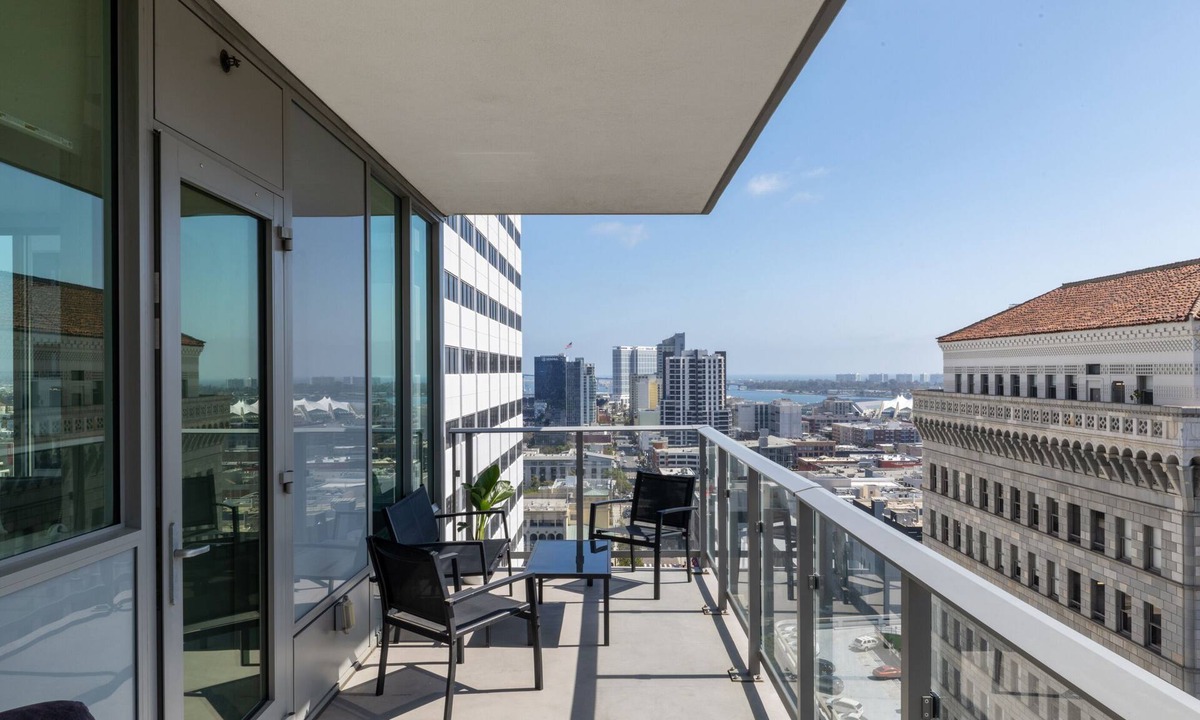 East Village Apartment | Luxurious 2-bedroom Penthouse in downtown San Diego with WiFi and fitness room