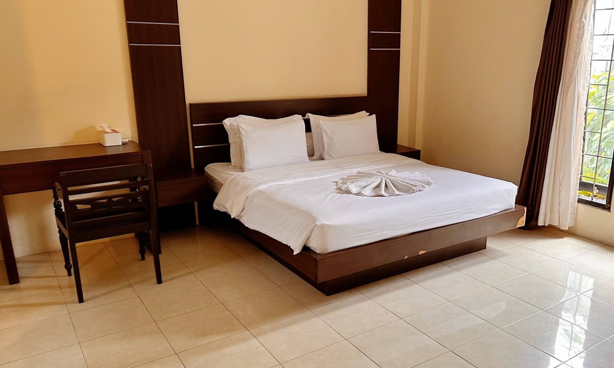Dewi Sri Villa | Luxurious 3-bdrm villa in Bali pool, AC near Seminyak Beach, food and shopping