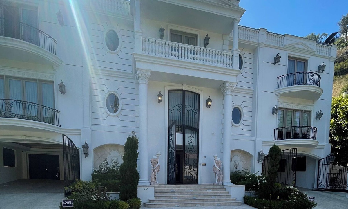 Beverly Hills Villa | Luxurious 5-bedroom villa with AC, fitness room in Beverly Hills