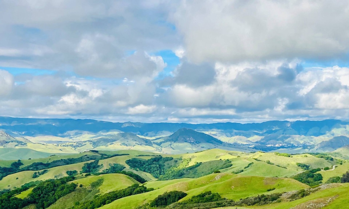San Luis Obispo House | Luxurious accommodations on a scenic mountaintop ranch
