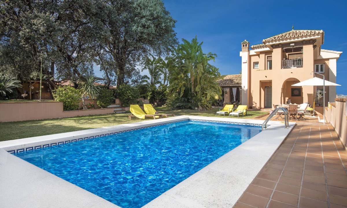Pinos de Alhaurin Villa | Luxurious Andalusian villa with private pool and garden just 20 minutes from the