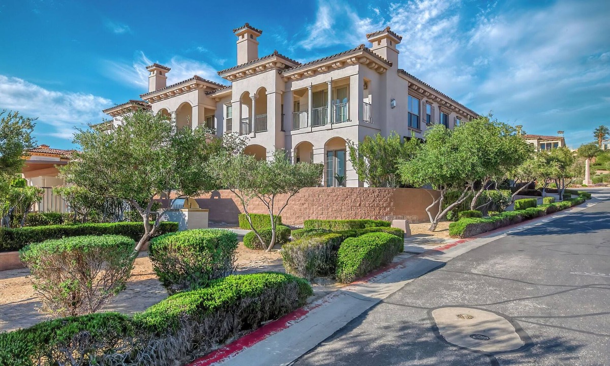 Lake Las Vegas Condo | Luxurious condo by the pool and golf courses in the V at Lake Las Vegas
