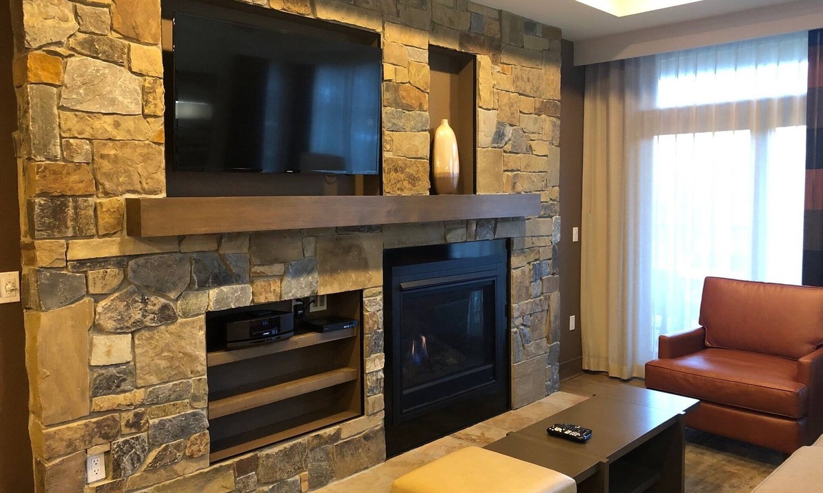 Truckee Villa | Luxury 2 bd condo at Northstar with a ski-in/ski-out gondola awaits during MLK!