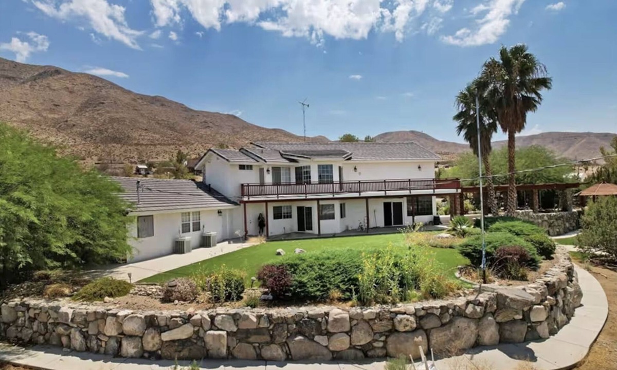Apple Valley House | Luxury 3 Bed House in the Hills @HauseOfViews