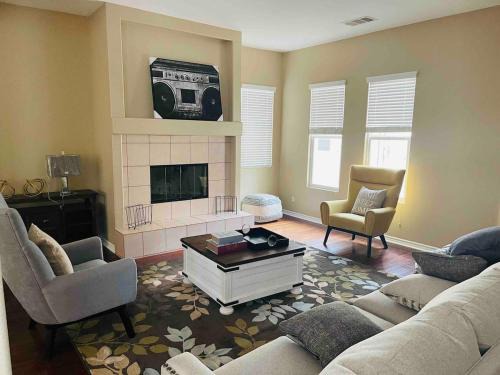 Victorville Villa | Luxury and unique 3300 sq ft home Quiet neighborhood