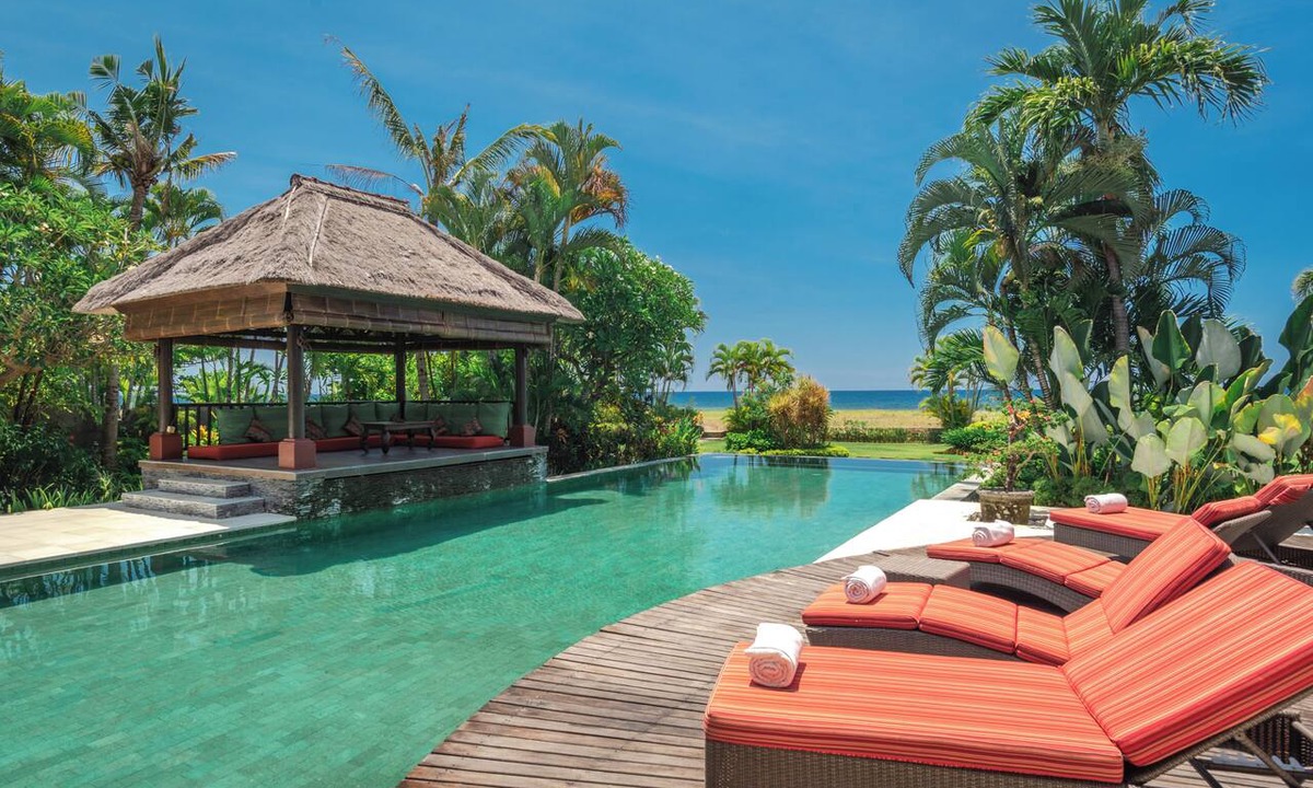 Banjartegehe Villa | Luxury Beach Villa with Infinity Pool.