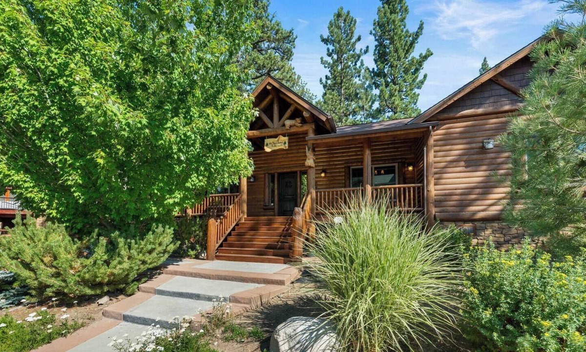 Eagle Mountain Estates House | Luxury Lodge Spacious Modern Hot Tub