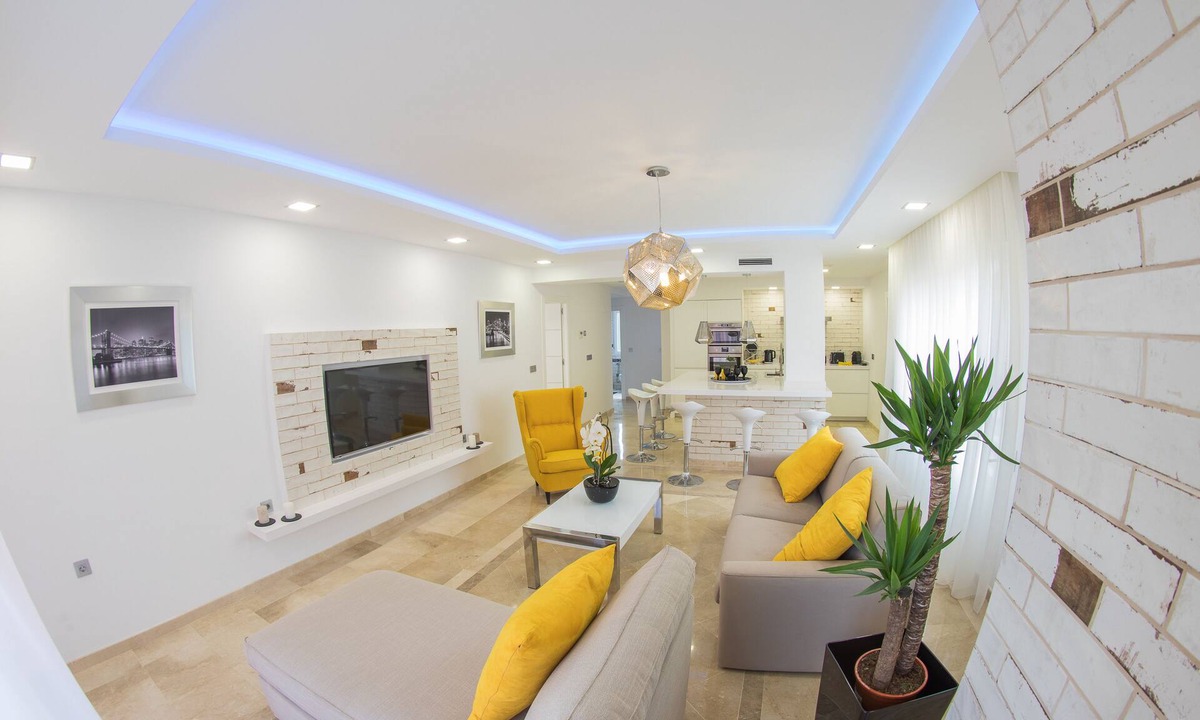 Torrequebrada Apartment | Luxury recently renovated 100 sq.m. sea view apartment with pool