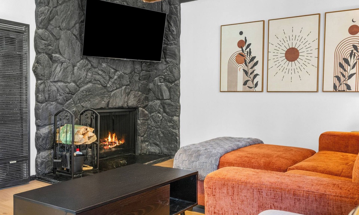 Sugarloaf House | Luxury Studio Escape - Trails & Views