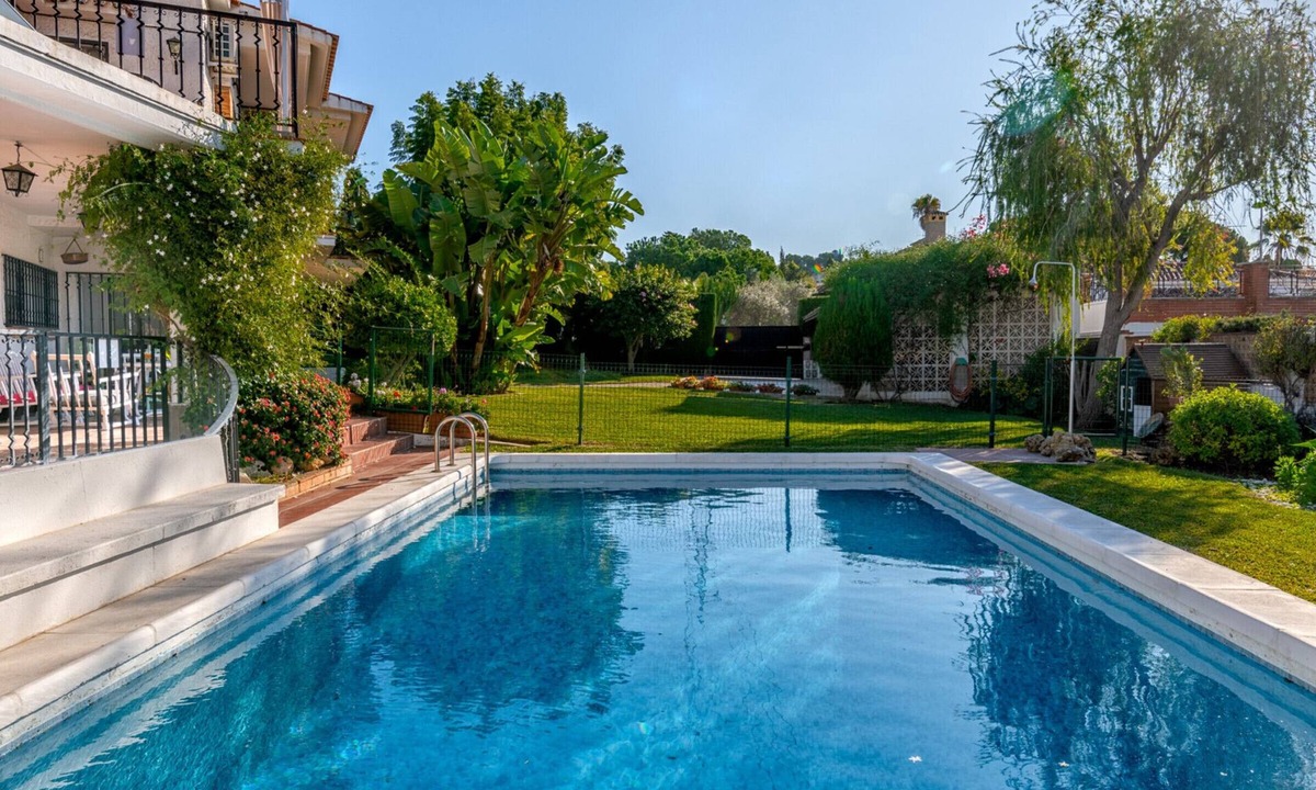 Miraflores del Palo Villa | Luxury villa with pool and garden, 1km from beach - sleeps 12