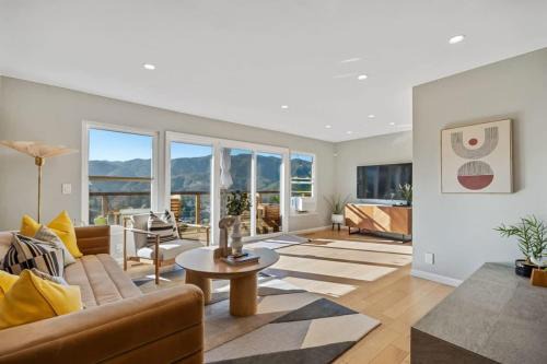 Park Pacifica House | Marbella Lane - Chic Abode w Mountain Skyline