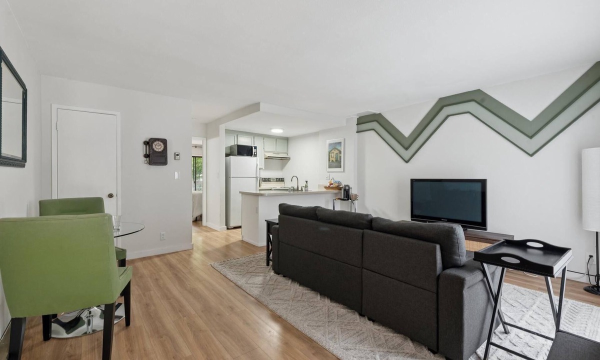 Piedmont Avenue Condo | Marvelous 1-bedroom condo steps to Piedmont Ave. perfect for your stay