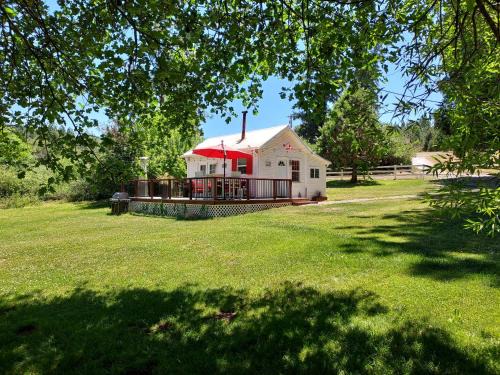 Apple Hill Bed & Breakfast | Meadow Creek Cabin