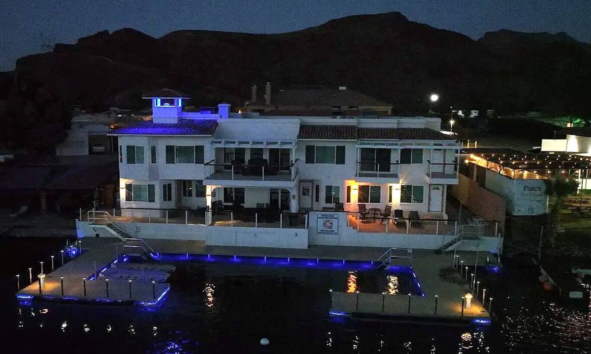 Parker Strip House | MEGA Dock House on the Strip