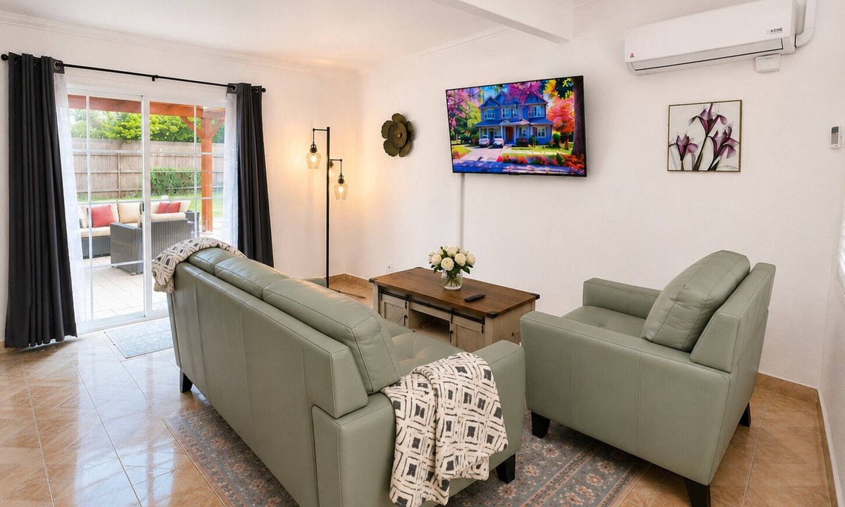 El Rancho House | Midterm Rental: Peaceful House with Big Yard, AC, Wifi, Laundry, Tesla Charger.