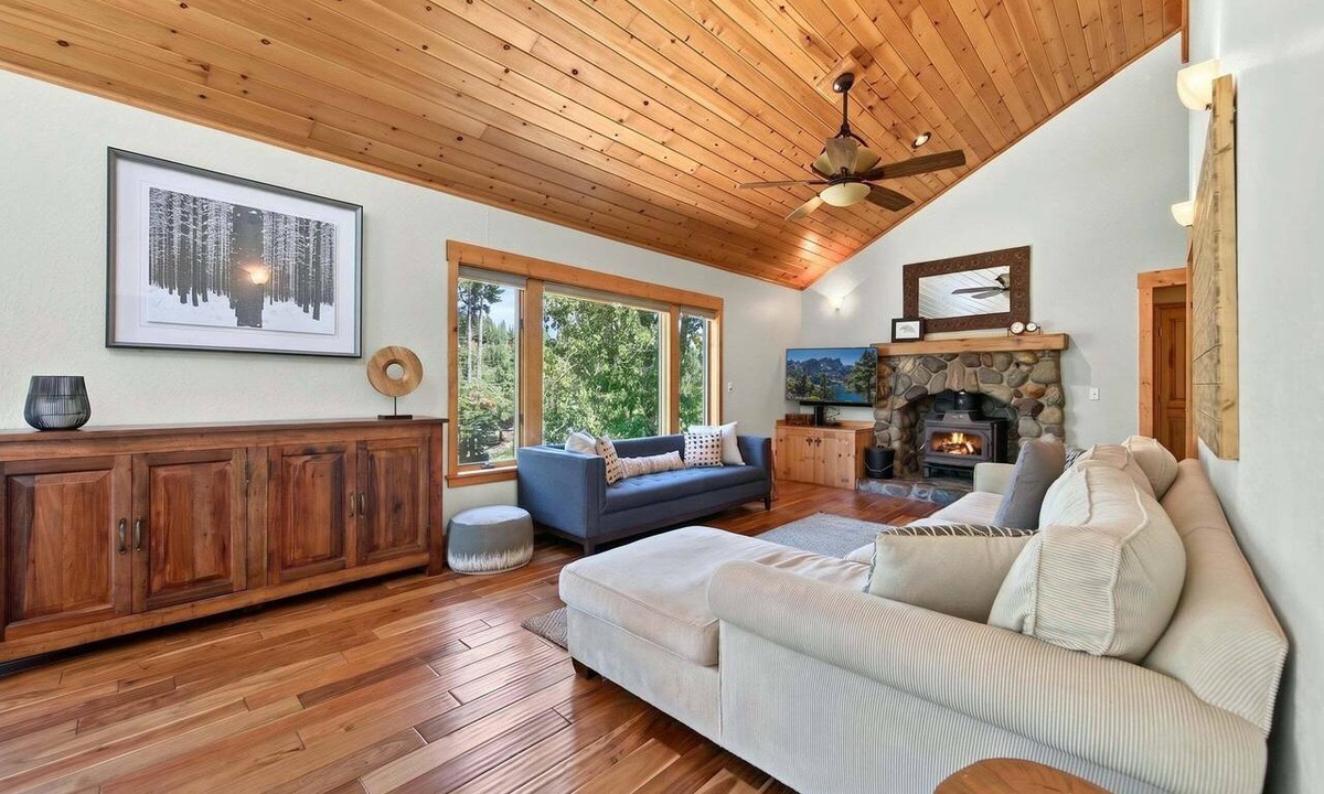 Alpine Meadows House | Mineral Springs By Tahoe Getaways w/Hot tub & Close to Hiking and Biking!