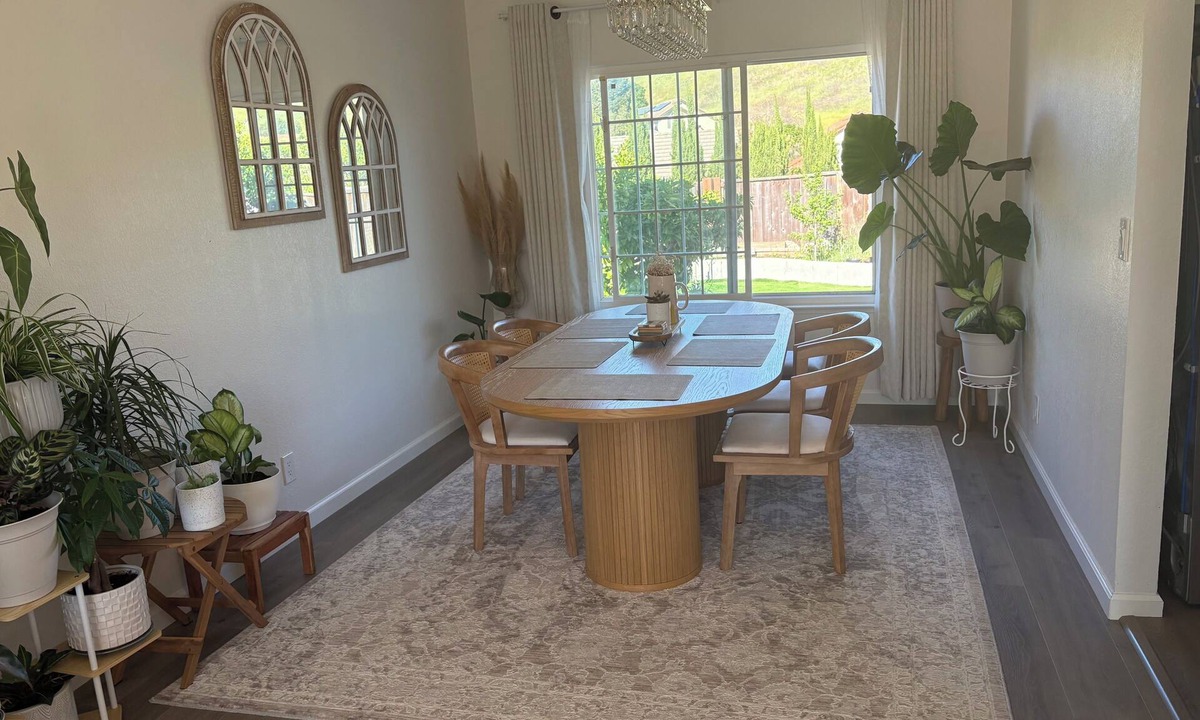 Hercules House | Modern Home in Hercules Near SF, Napa & Oakland with AC