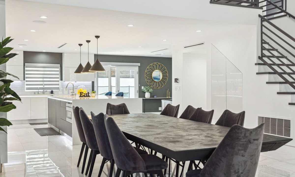 Valley Glen House | Modern Oasis! 5BD/3BA & Pool in Valley Village