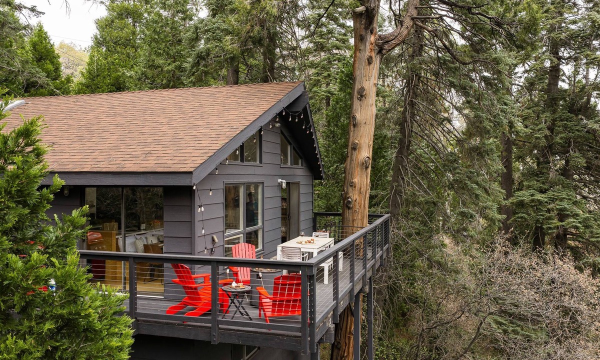 Arrowhead Villas House | Modern Treetop Cabin by Lake Arrowhead Village