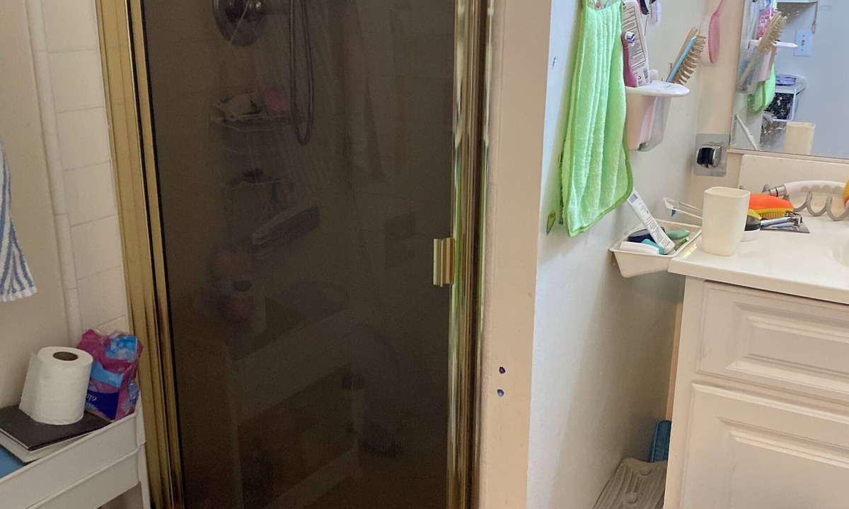 Hacienda Heights House | Modest sleeping quarter，cozy quiet private loft. 純過夜不貴的方便小閣樓。