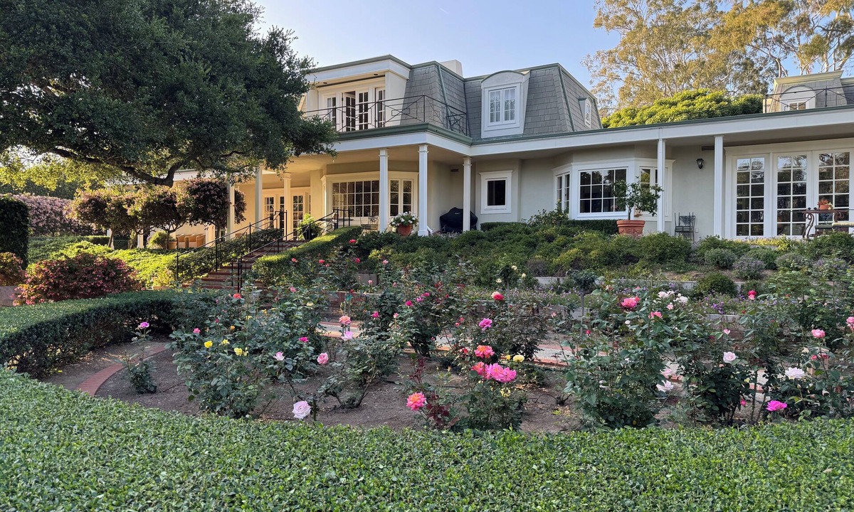 Hedgerow Villa | Montecito Gated Garden Villa - walk to Upper Village & Beach - near SB Polo Club