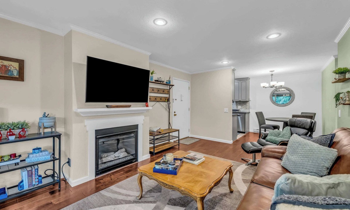 Monterey Condo | Monterey Couples Condo with Pool Near Cannery Row
