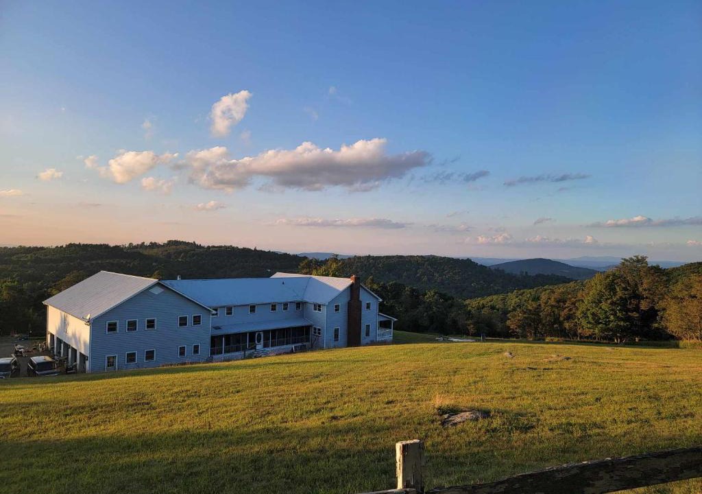Burks Fork Bed & Breakfast | Moonlight Manor Bed & Breakfast
